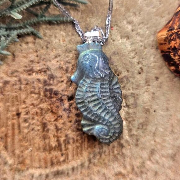 Nature Labradorite Carved Flashy Sea Horse Pendant Necklace - Picture 3 of 10